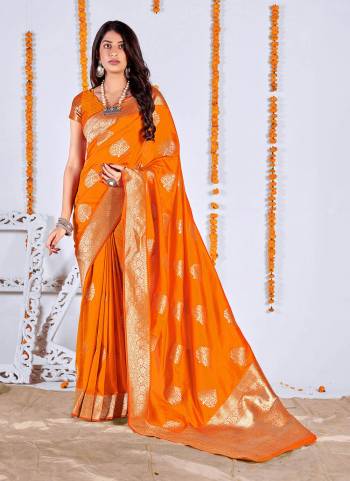 Garb These Beautiful Colored Saree Pair With Matching Colored Blouse.These Saree And Blouse Are Fabricated On Banarasi Silk.Its Beautified With Heavy Weaving Designer Work.