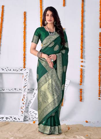 Garb These Beautiful Colored Saree Pair With Matching Colored Blouse.These Saree And Blouse Are Fabricated On Banarasi Silk.Its Beautified With Heavy Weaving Designer Work.