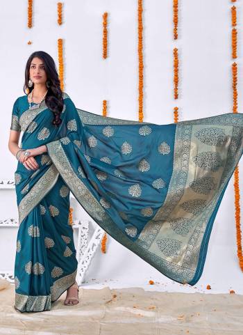 Garb These Beautiful Colored Saree Pair With Matching Colored Blouse.These Saree And Blouse Are Fabricated On Banarasi Silk.Its Beautified With Heavy Weaving Designer Work.