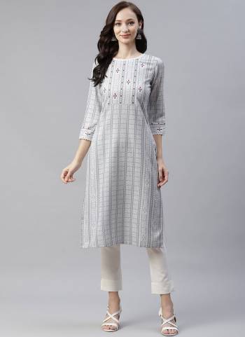 Grab These Readymade Kurti in All Over Fine Colored.These Kurti is Fabricated On Rayon.Its Beautified With Designer Digital Printed Work.Its Available in All Regular Size.