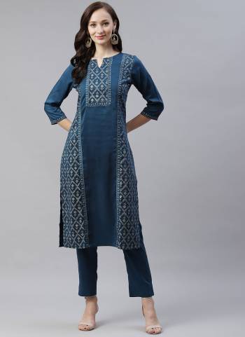 Grab These Readymade Kurti in All Over Fine Colored.These Kurti is Fabricated On Chinon.Its Beautified With Designer Digital Printed Work.Its Available in All Regular Size.