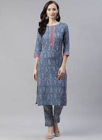 Grab These Readymade Kurti in All Over Fine Colored.These Kurti is Fabricated On Rayon.Its Beautified With Designer Digital Printed Work.Its Available in All Regular Size.