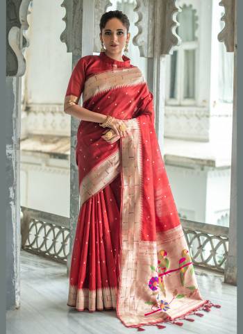 Grab These Beautiful Saree in Fine Colored.These Saree And Blouse Are Fabricated On Tussar Silk.Its Beautified Wth Heavy Weaving Paithani Designer Work.