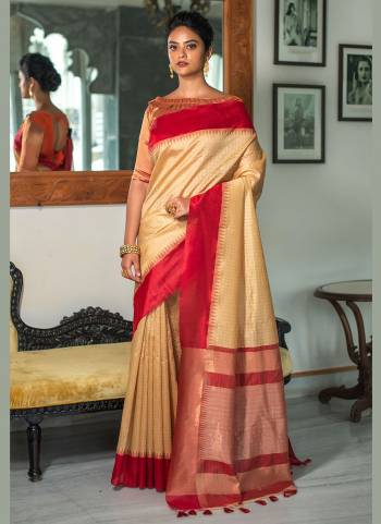 Grab These Saree in Fine Colored.These Saree And Blouse Are Fabricated On Art Silk.Its Beautified With Heavy Weaving  Designer Work.