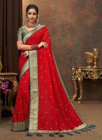 For A Beautiful Look,Grab These Saree in Fine Colored.These Saree And Blouse Are Fabricated Banarasi Silk.Its Beautified With Gold Jari Weaving Designer Work.