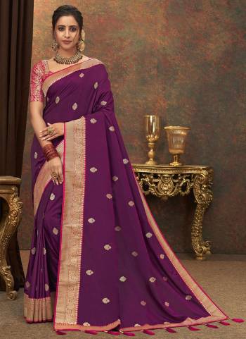 For A Beautiful Look,Grab These Saree in Fine Colored.These Saree And Blouse Are Fabricated Banarasi Silk.Its Beautified With Gold Jari Weaving Designer Work.