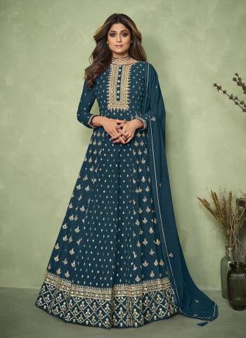 For A Designer Look,Grab These Suit in Fine Colored.These Top And Dupatta Are Fabricated On Georgette Pair With Dull Santoon Bottom.Its Beautified With Heavy Jari Embroidery Work.