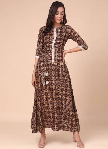 Grab These Readymade Kurti in Fine Colored.These Kurti is Fabricated On Rayon.Its Beautified With Designer Printed Work.