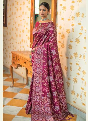 Grab These Saree in Beautiful Colored.These Saree And Blouse Are Fabricated On Tussar Silk.ItsBeautified With Heavy Jamdani Weaving  Designer  Work.