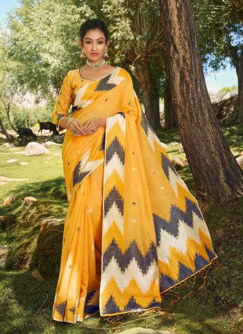 For A Fancy Looking Saree,Grab These Saree in All Over Beautiful Colored.These Saree And Blouse Are Fabricated On Art Silk.Its Beautified With Wevon Thread Designer Work.