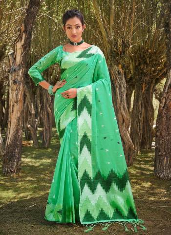 For A Fancy Looking Saree,Grab These Saree in All Over Beautiful Colored.These Saree And Blouse Are Fabricated On Art Silk.Its Beautified With Wevon Thread Designer Work.