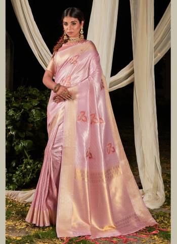 Grab These Saree in Fine Colored.These Saree And Blouse Are Fabricated On Kasturi Linen Silk.Its Beautified With Wevon Jari Lehriya Designer Work.