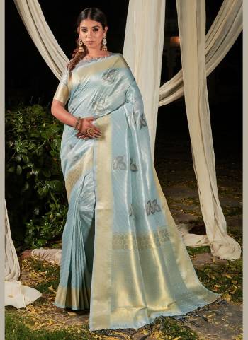 Grab These Saree in Fine Colored.These Saree And Blouse Are Fabricated On Kasturi Linen Silk.Its Beautified With Wevon Jari Lehriya Designer Work.