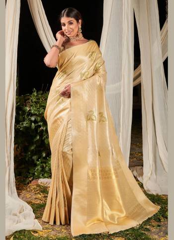 Grab These Saree in Fine Colored.These Saree And Blouse Are Fabricated On Kasturi Linen Silk.Its Beautified With Wevon Jari Lehriya Designer Work.