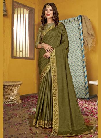 For A Casual Wear,Grab These Saree in Fine Colored.These Saree is Fabricated On Vichitra Silk Pair With Art Silk Blouse.Its Beautified With Wevon Border,Blouse Designer Work.