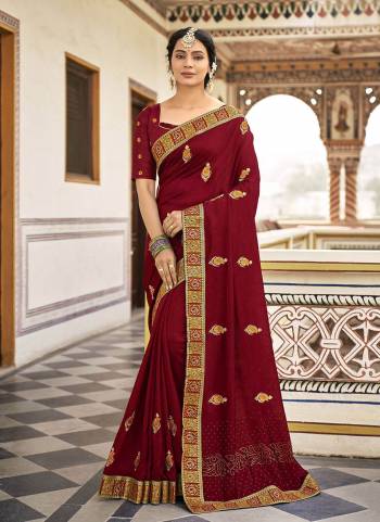 Grab These Saree in All Over Fine Colored.These Saree And Blouse Are Fabricated Vichitra Silk.Iits Beautified  With  Designer Embroidery Work.