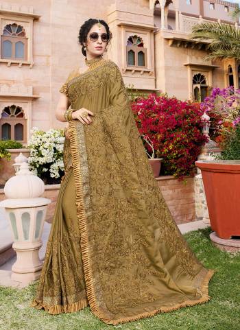 Looking Very Pretty In These Fine Colored Saree Pair With Blouse.These Saree And Blouse Are Fabricated On Art Silk.Its Beautified With Designer Embroidery And Diamond Work.