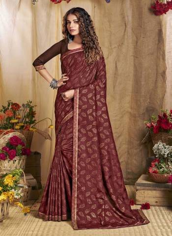 For A Casual Wear ,Grab These Saree in Fine Colored.These Saree And Blouse Are Fabricated On Vichitra Silk.Its Beautified With Designer Foil Printed Work.