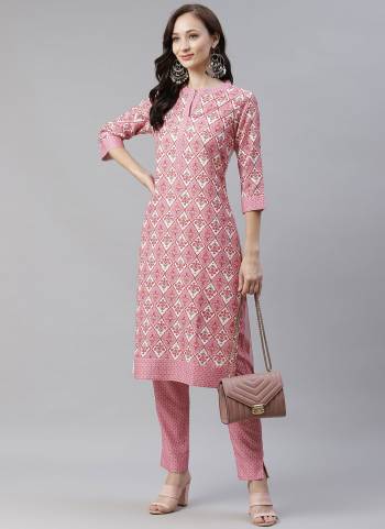 For A Casual Wear,Buy These Readymade Kurti in Pretty Colored.Its Fabricated On Rayon With Designer Digital Printed Work.Its Available in All Regular Size.