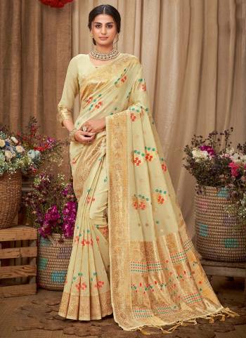 For A Different Look,Grab These Saree in Fine Colored.These Saree And Blouse Are Fabricated On Cotton.Its Beautified With Heavy Jari Wevon Designer Work.