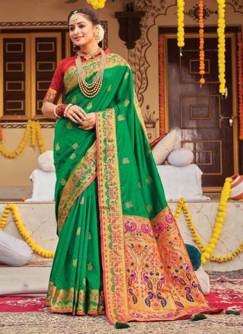 For A Proper Look,Grab These Saree in Fine Colored Pair With Blouse.These Saree And Blouse Are Fabricated On Silk.Its Beautified With Heavy Jari Wevon Designer Work.