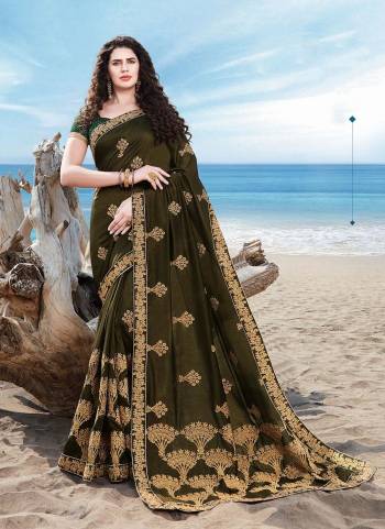 Looking Pretty in These Fine Colored Saree.These Saree And Blouse Are Fabricated On Art Silk.Its Beautified With  Designer Embroidery Work.