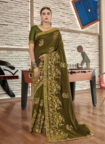 For A Beautiful Look,Grab These Saree in Fine Colored.These Saree And Blouse Are Fabricated On Art Silk.Its Beautified With  Designer Thread Embroidery Work.