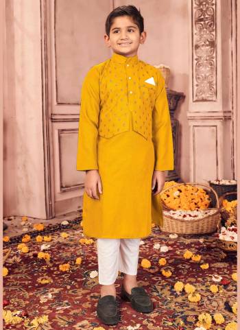 Grab These Readymade Children Wear Kurta Paijama in Fine Colored.Its Fabricated on Cotton Pair With Cotton Koti With Designer Foil Printed Work.