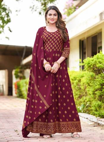 Grab These Readymade Gown in All Over Fine Colored.These Gown And Dupatta Are Fabricated On Rayon.Its Beautified With Designer Gold Foil Print Work.