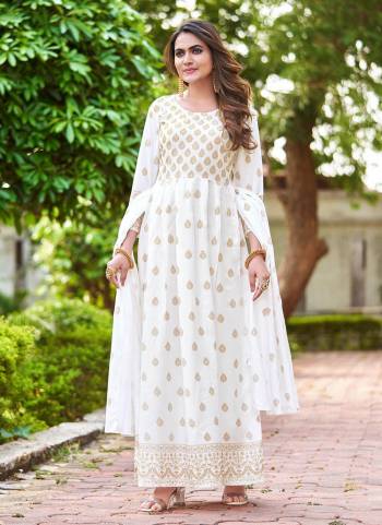 Grab These Readymade Gown in All Over Fine Colored.These Gown And Dupatta Are Fabricated On Rayon.Its Beautified With Designer Gold Foil Print Work.