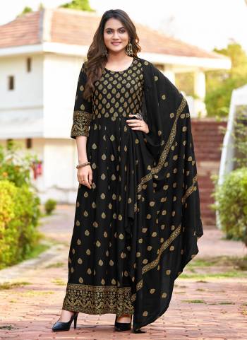 Grab These Readymade Gown in All Over Fine Colored.These Gown And Dupatta Are Fabricated On Rayon.Its Beautified With Designer Gold Foil Print Work.