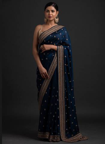 Garb These Beautiful Saree in All Over Fine Colored.These Saree is Fabricated on Art Silk Pair With Gotta Blouse.Its Beautified With Designer Work.