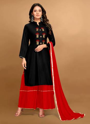 For A Beautiful Look,Grab These Readymade Plazzo Suit in All Over Fine Colored.These Top And Bottom Are Fabricated On Rayon Pair With Nazneen Dupatta.Its Beautified With Thread Embroidery Work.