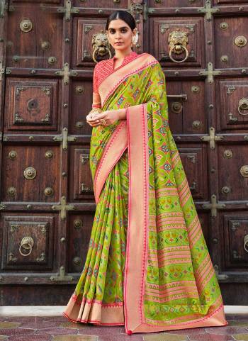 Grab These Beautiful Saree in Fine Colored.These Saree And Blouse Are Fabricated On Baraso Patola.its Beautified With  Woven Jari Designer And Patola Printed Work.