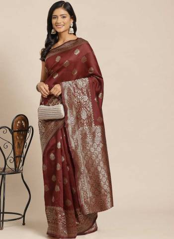 Grab These Beautiful Colored Saree Oair With Matching Blouse.These Saree And Blouse Are Fabricated On Silk Blend.Its Beautified With Weaving Designer Work.