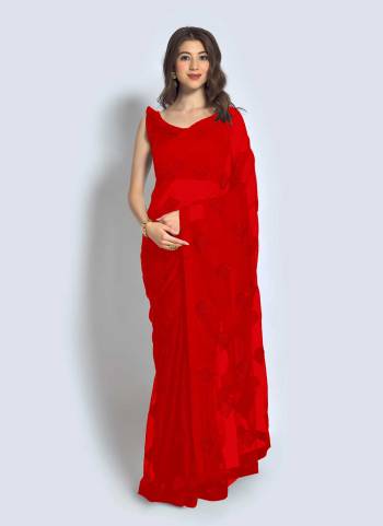 Grab These Saree in Fine Colored Pair With Blouse.These Saree is Fabricated On Georgette Pair With Banglori Silk Blouse.Its Beautified With Sequance,Thread Embroidery Work.