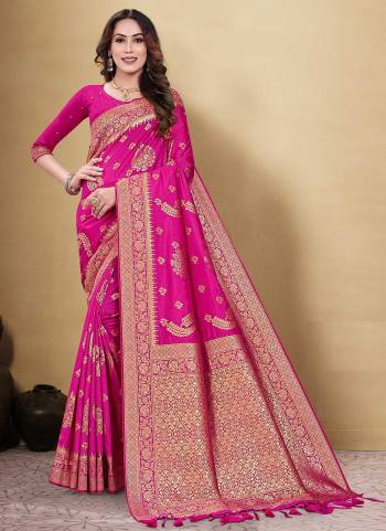 Grab These Saree In Fine Colored.These Saree And Blouse Are Fbaricated On Cotton.Its Beautified With Heavy Wevon Designer Work.