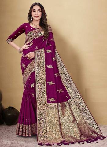 Grab These Saree In Fine Colored.These Saree And Blouse Are Fbaricated On Cotton.Its Beautified With Heavy Wevon Designer Work.