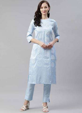 Grab These Casual Wear Kurti in fine Colored.These kurti is Fabricated On Poly Silk.Its Beautified With Designer Digital Printed.Its Available in All Regular Size.