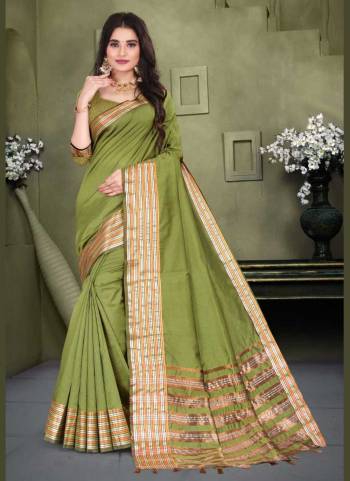 For A Casual Wear Grab These Saree in All Over Fine Colored.These Saree And Blouse Are Fabricated On Cotton.Its Beautified With Weaving Designer Work.