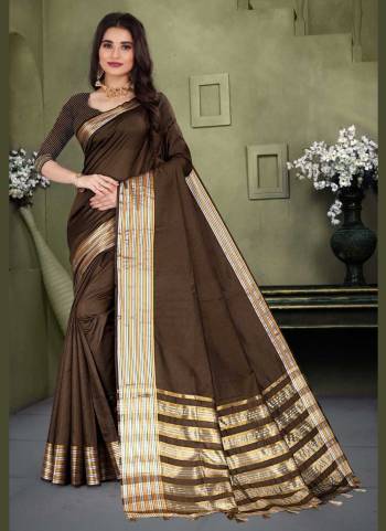 For A Casual Wear Grab These Saree in All Over Fine Colored.These Saree And Blouse Are Fabricated On Cotton.Its Beautified With Weaving Designer Work.