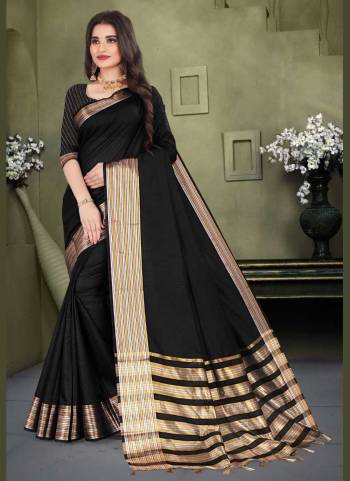 For A Casual Wear Grab These Saree in All Over Fine Colored.These Saree And Blouse Are Fabricated On Cotton.Its Beautified With Weaving Designer Work.