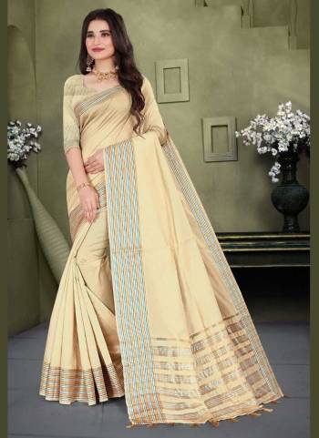 For A Casual Wear Grab These Saree in All Over Fine Colored.These Saree And Blouse Are Fabricated On Cotton.Its Beautified With Weaving Designer Work.