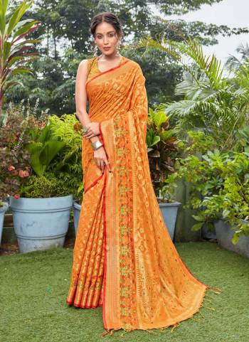 For A Different Look,Grab These Saree in All Over Fine Colored.These Saree And Blouse Are Fabricated On Cotton Silk.Its Beautified With Weaving Designer Work.