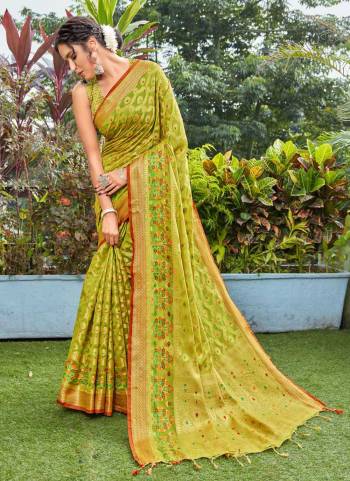 For A Different Look,Grab These Saree in All Over Fine Colored.These Saree And Blouse Are Fabricated On Cotton Silk.Its Beautified With Weaving Designer Work.