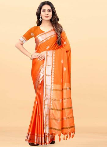 Grab These Casual Wear Saree in Fine Colored.These Saree And Blouse Are Fabricated On Lichi Silk.Ist Beautified With Weaving Designer Work.