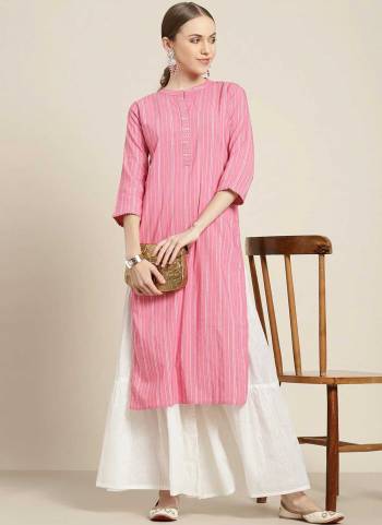 Grab These Readymade Kurti in Fine Colored.These Kurti is Fabricated On Poly Cotton.Its Beautified With Wevon, Sequance Embroidery Work.