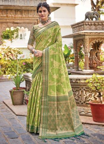 Grab These Beautiful Colored Saree Pair Wth Matching Blouse.These Saree And Blouse Are Fabricated On Silk.Its Beautified With Heavy Jari Wevon Designer Work.