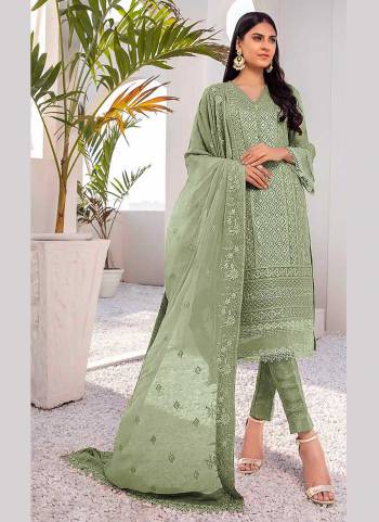 For A Beautiful Look,Grab These Semi Stiched Suit in All Over Fine Colored.These Top is Fabricated On Georgette Pair With Santoon Bottom And Nazmin Dupatta.Its Beautified With Heavy Designer Embroidery Work.