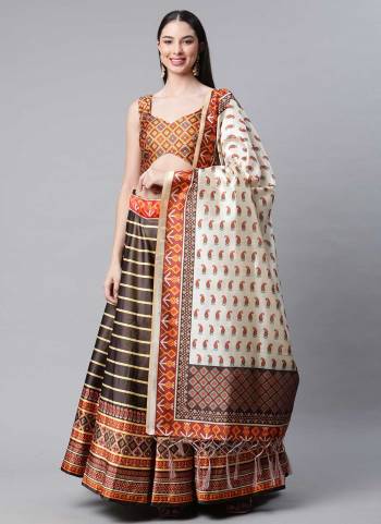 Grab These Designer Lehwenga Choli Come With Fine Colored.These Lehenga And Blouse Are Fabricated On Silk Pair With Silk Dupatta.Its Beautified With Designer Digital Printed Work.